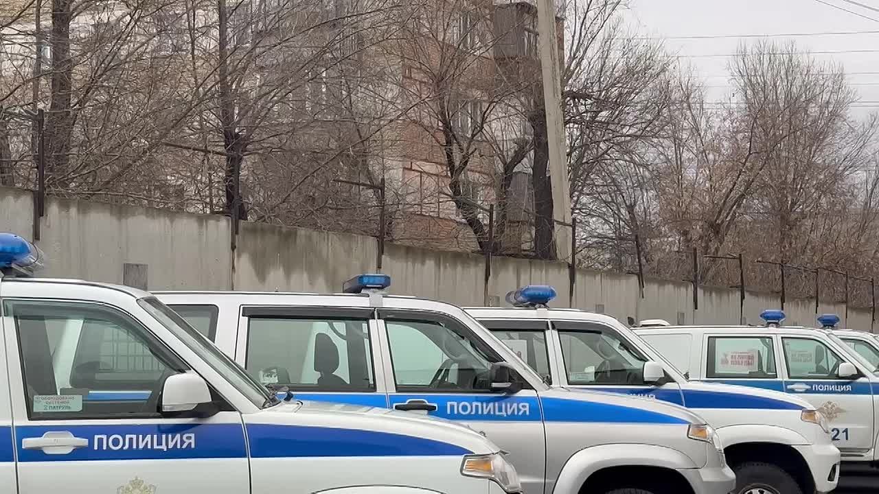 В Челябинске школьники поздравили сотрудников полиции с профессиональным праздником