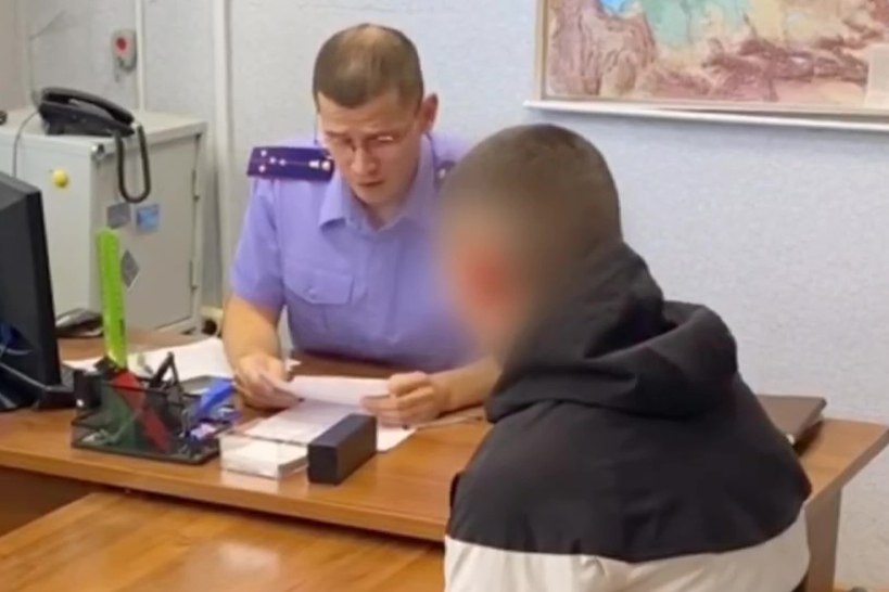 В Челябинске в суд передали уголовное дело двух молодых людей, которые прилюдно уничтожили российский паспорт