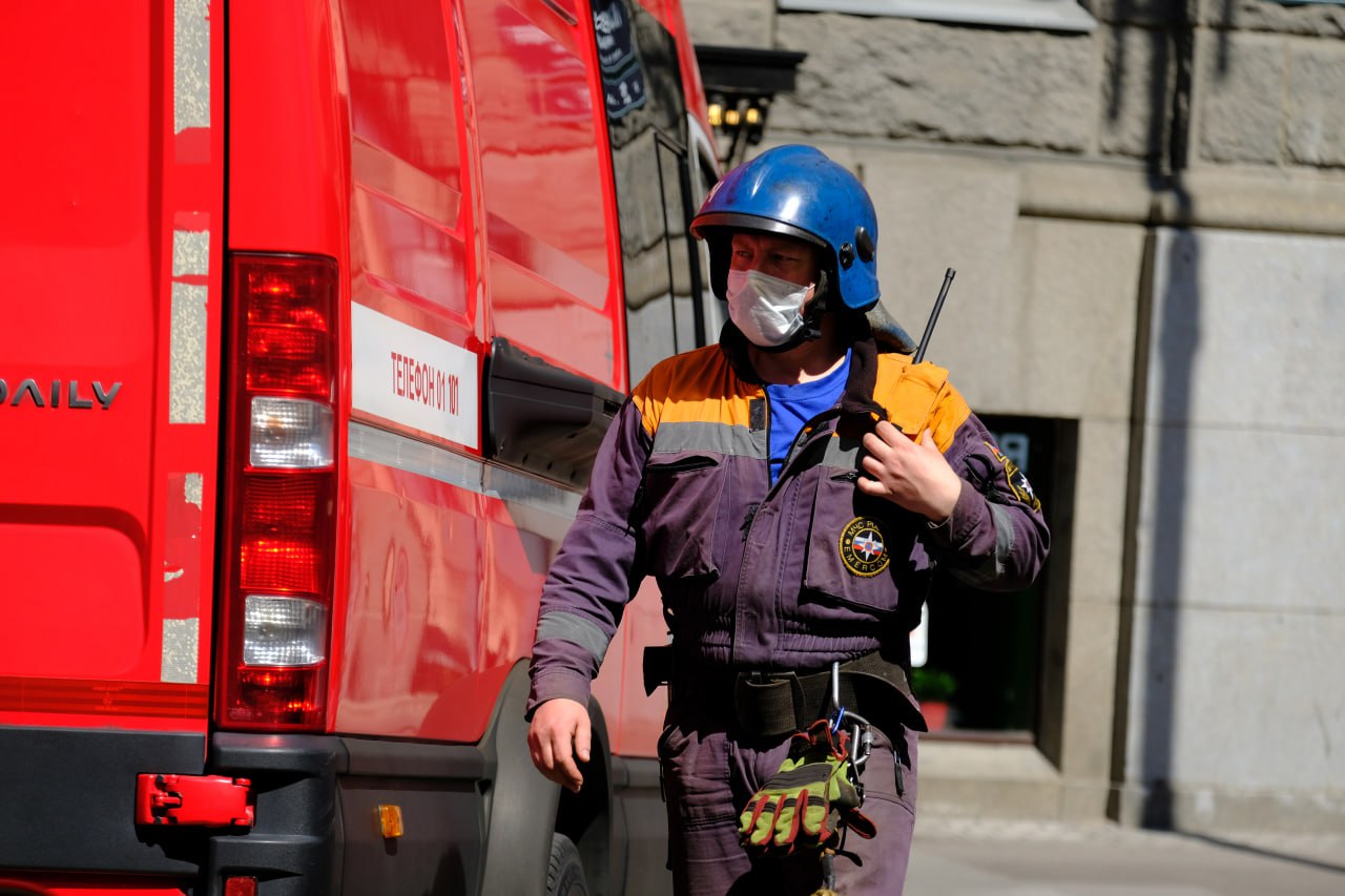 Шатались люстры и мебель: челябинцы вечером ощутили подземные толчки