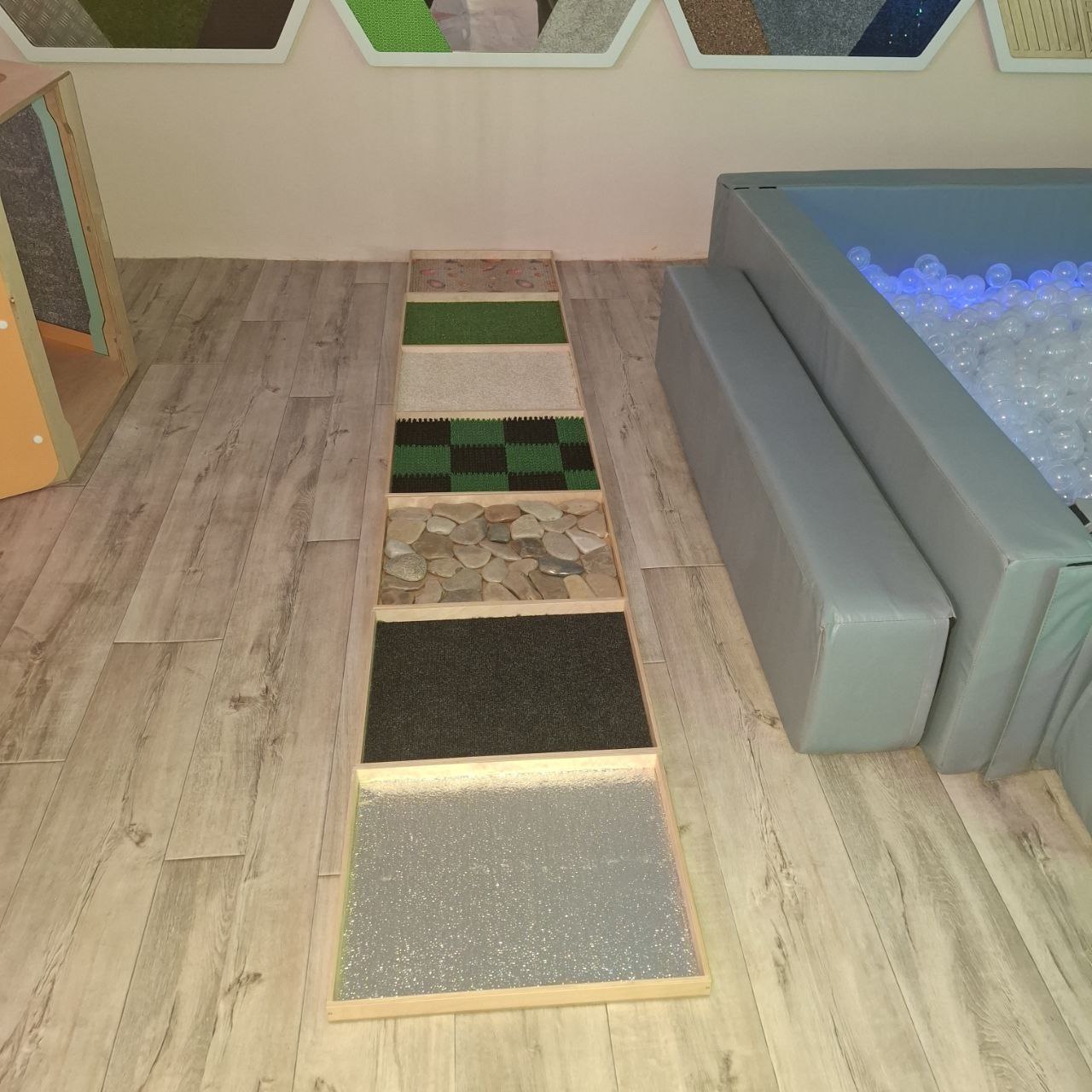 В Магнитогорске открыли первую сенсорную комнату для детей с аутизмом В Магнитогорске открыли первую сенсорную комнату для детей с аутизмом