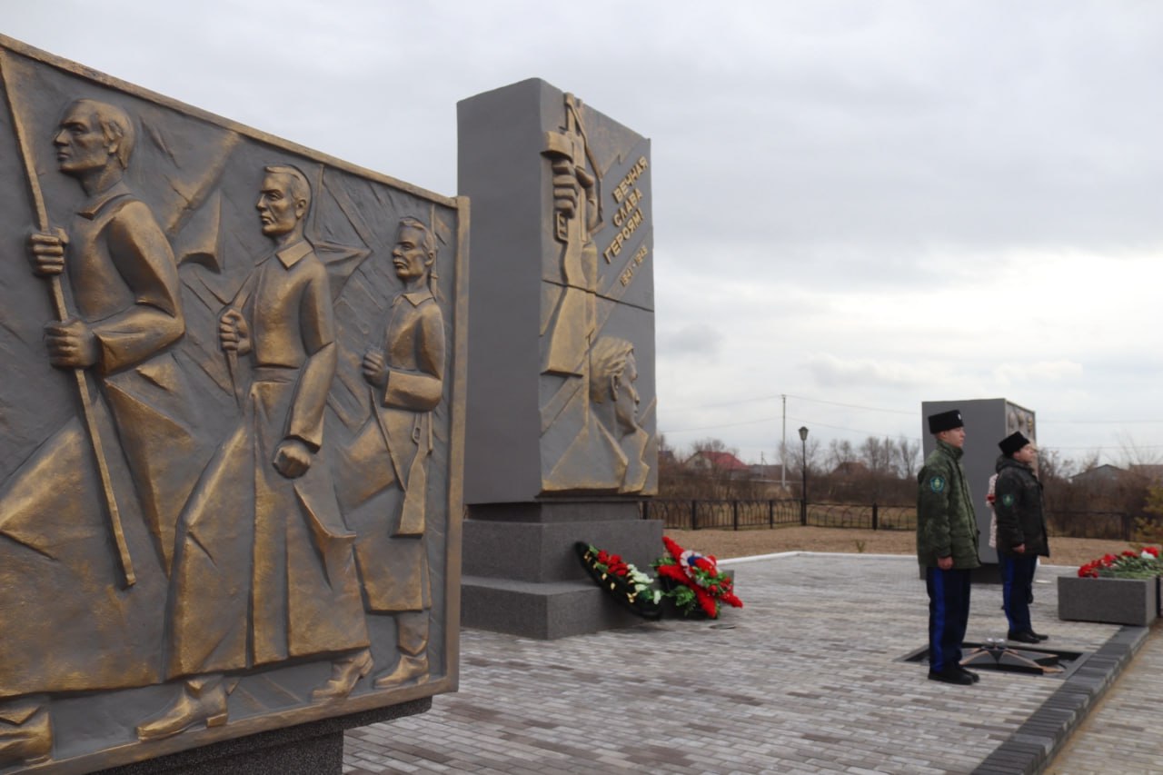 В поселке Приморском в Агаповском районе открыт обновленный мемориал «Вечная слава героям» В поселке Приморском в Агаповском районе открыт обновленный мемориал «Вечная слава героям»