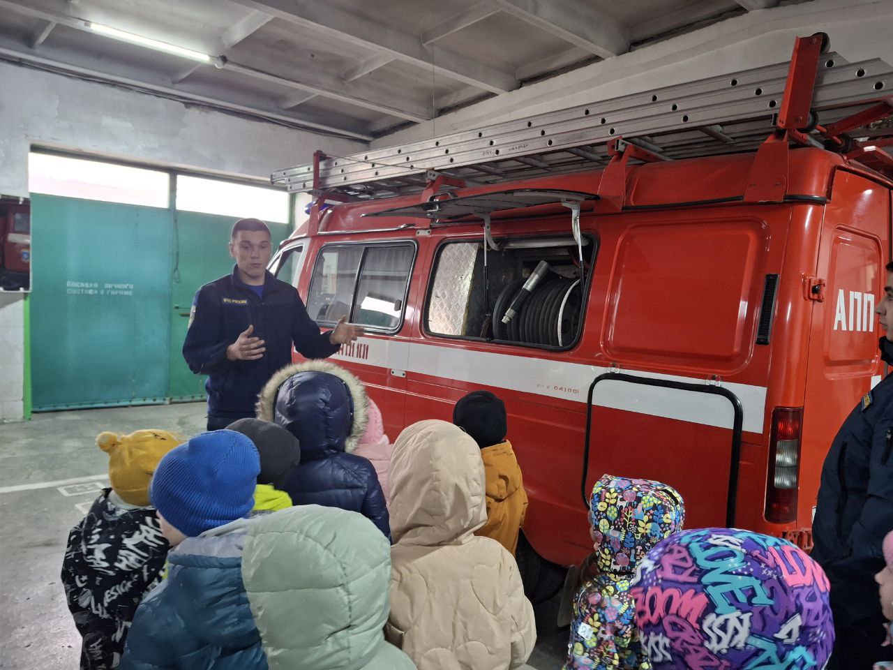 Дошколята узнали о профессии пожарного Дошколята узнали о профессии пожарного