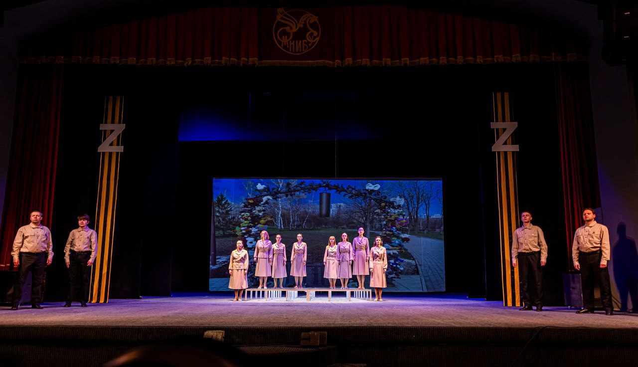 «Мы за вас горой, вы за нас — стеной»: театр «Омнибус» подарил златоустовским стражам порядка пронзительный спектакль «Блокпост» «Мы за вас горой, вы за нас — стеной»: театр «Омнибус» подарил златоустовским стражам порядка пронзительный спектакль «Блокпост»