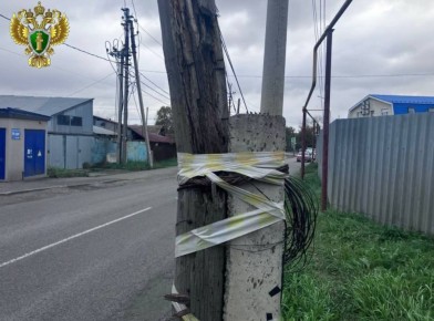 В Челябинске после вмешательства прокуратуры в частном секторе демонтирована аварийная опора линии электропередачи