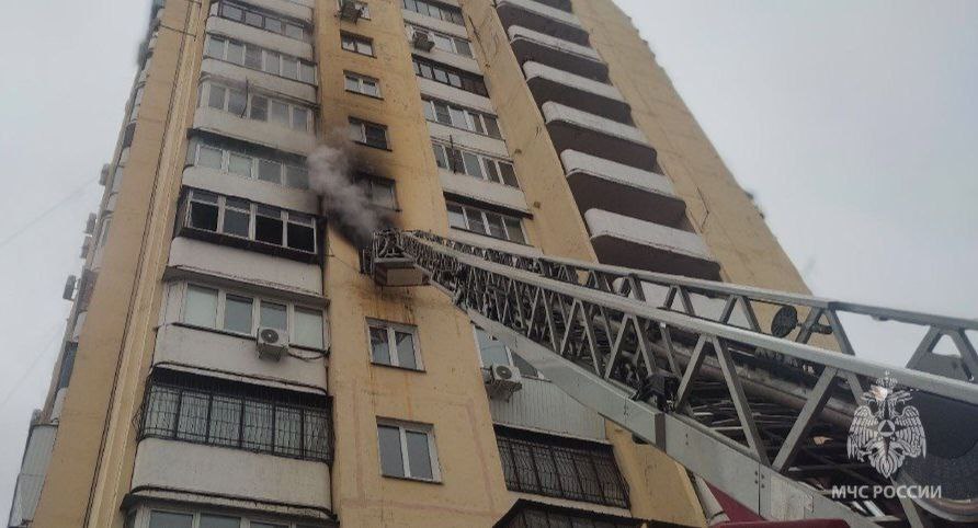 В Челябинске на пожаре спасли двух человек