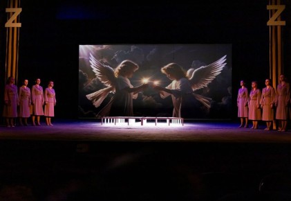 «Мы за вас горой, вы за нас — стеной»: театр «Омнибус» подарил златоустовским стражам порядка пронзительный спектакль «Блокпост»