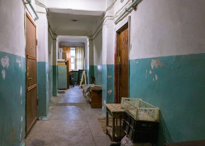 Челябинцев предупредили об ответственности за захламление лестничных клеток