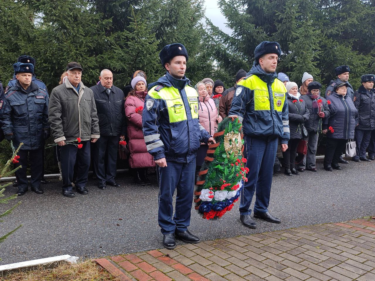 На Южном Урале почтили память стражей порядка, погибших при исполнении служебных обязанностей На Южном Урале почтили память стражей порядка, погибших при исполнении служебных обязанностей