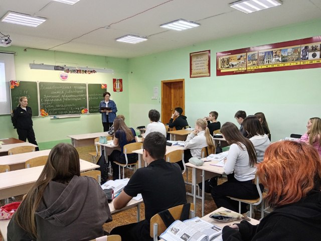 В копейской школе почтили память погибших при исполнении долга полицейских В копейской школе почтили память погибших при исполнении долга полицейских