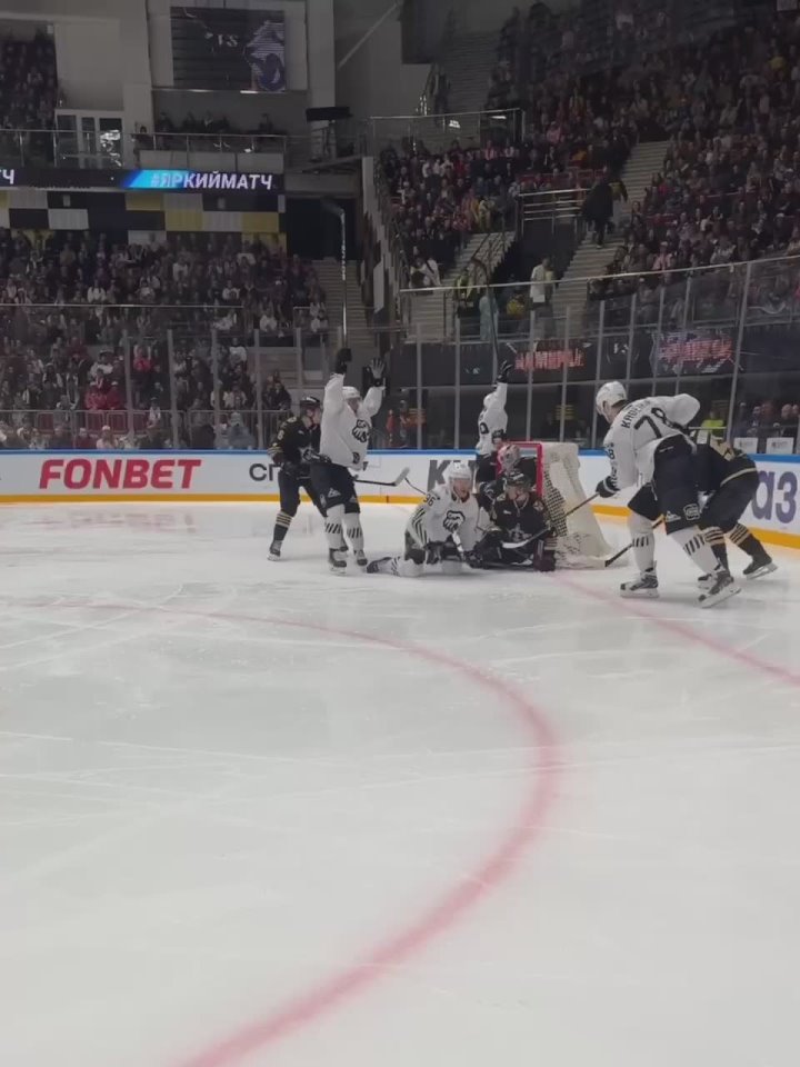 А когда ещё так красиво играли? «Трактор» во Владивостоке одержал победу над «Адмиралом» со счётом 3:1