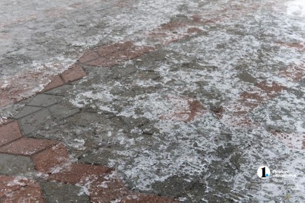 Осторожно, будет скользко. Предстоящей ночью в Челябинской области температура может опуститься до -10 градусов, что станет причиной гололедицы на дорогах и тротуарах утром