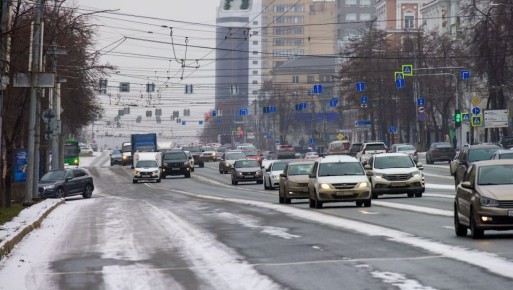 Водителей и пешеходов Челябинска предупредили о гололедице на трассах