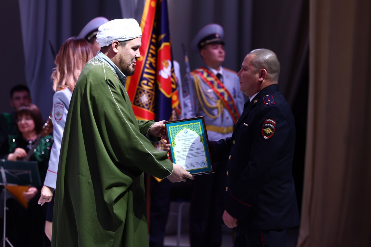 Сотрудников полиции Челябинской области поздравили с профессиональным праздником Сотрудников полиции Челябинской области поздравили с профессиональным праздником