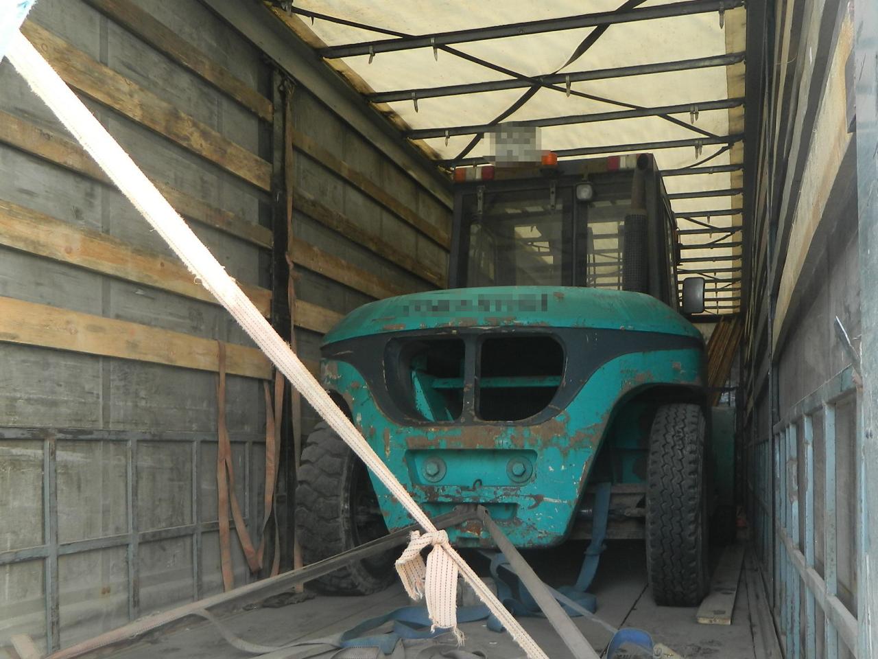 Из Челябинской области пытались незаконно вывезти два погрузчика