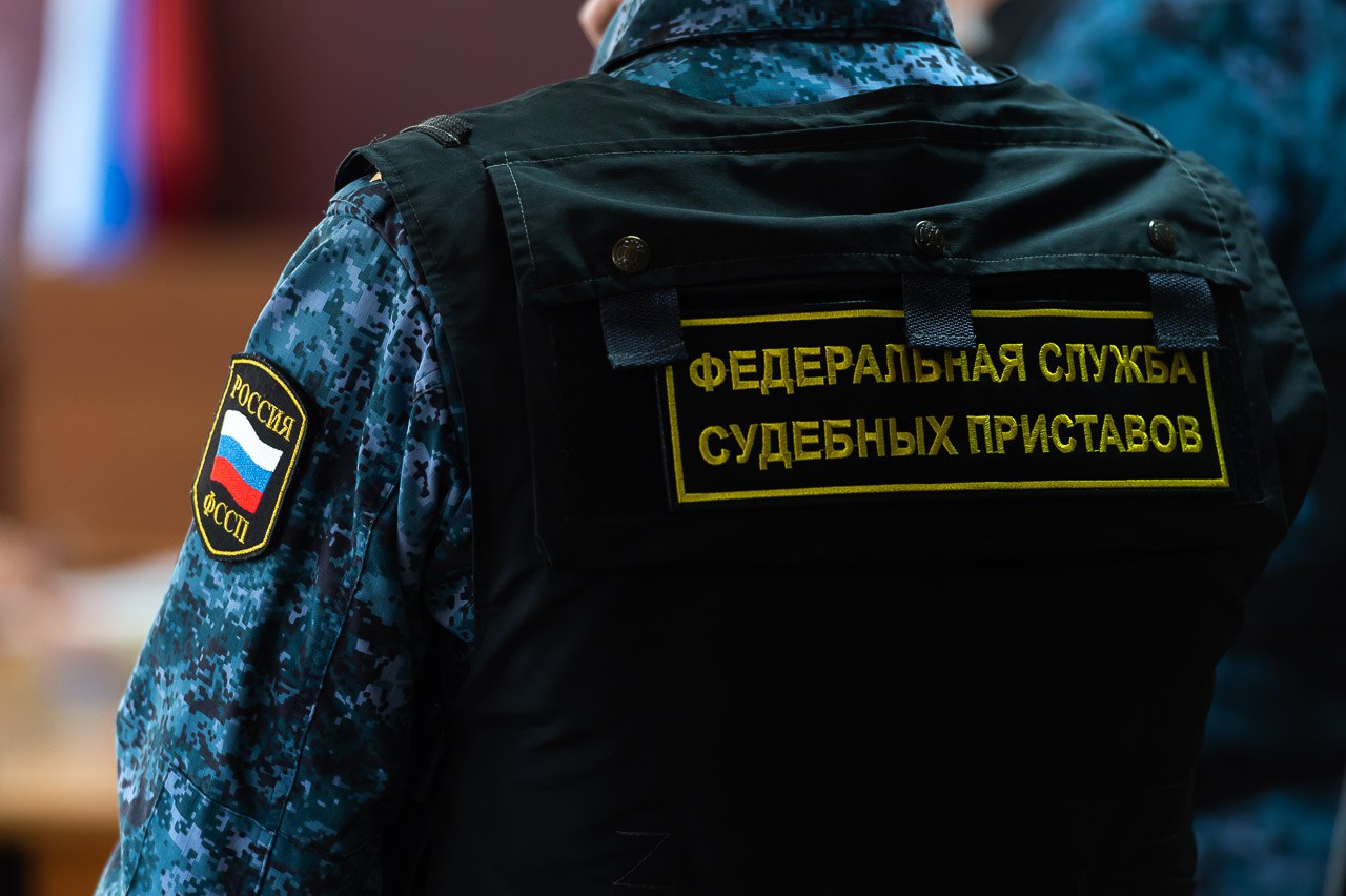 Приставы заставили челябинца отдать бывшей жене машину «Шкода» и комод