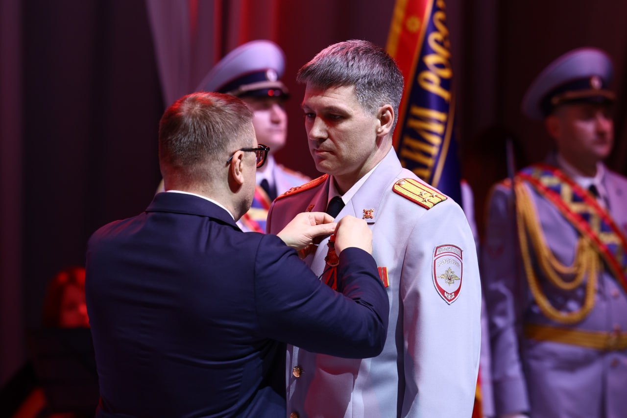 Сотрудников полиции Челябинской области поздравили с профессиональным праздником Сотрудников полиции Челябинской области поздравили с профессиональным праздником
