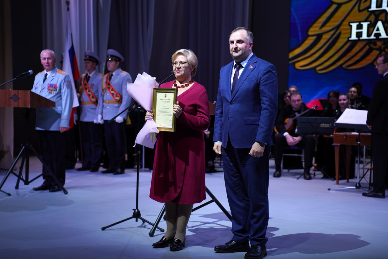 Сотрудников полиции Челябинской области поздравили с профессиональным праздником Сотрудников полиции Челябинской области поздравили с профессиональным праздником