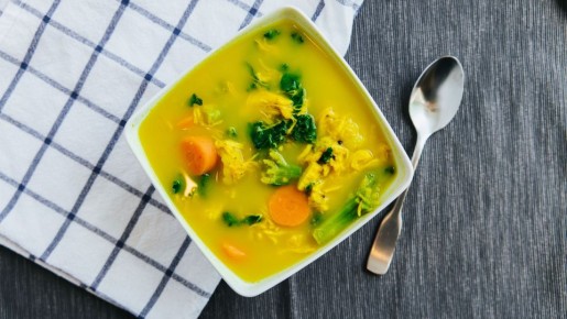 Скисший за ночь суп спасете щепоткой этого порошка: старания не пропадут зря