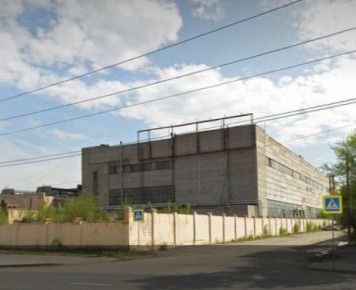 Серый фасад завода в Челябинске превратили в граффити-панно