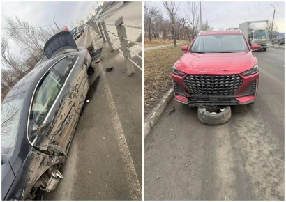 В Челябинске иномарка стесала бок о тросы, врезалась в столб и «выстрелила» колесом в соседнюю машину