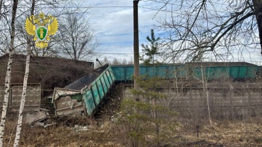 В Челябинске сошли с рельсов 19 вагонов с металлопрокатом