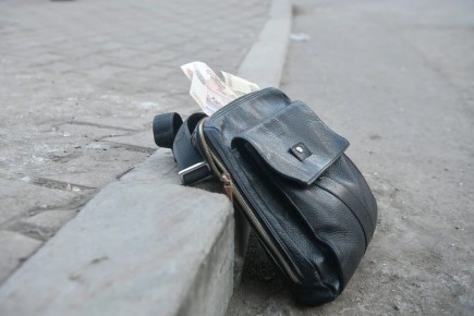 В Челябинской области пенсионер решил присвоить чужую сумку и попал под суд