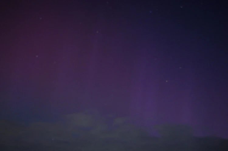 Очень мощные вспышки: небо над Челябинской областью покраснело из-за северного сияния Очень мощные вспышки: небо над Челябинской областью покраснело из-за северного сияния