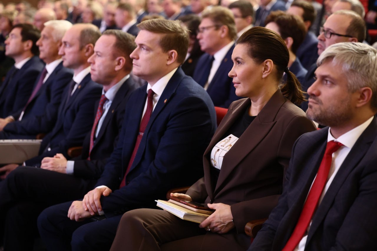 Алексей Текслер провел выездное областное совещание в Южноуральске Алексей Текслер провел выездное областное совещание в Южноуральске