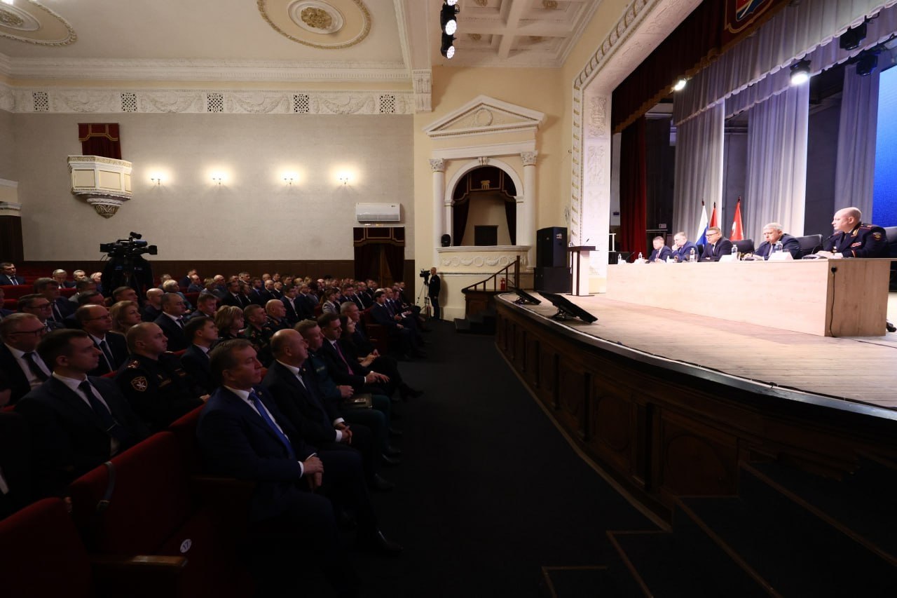 Алексей Текслер провел выездное областное совещание в Южноуральске Алексей Текслер провел выездное областное совещание в Южноуральске