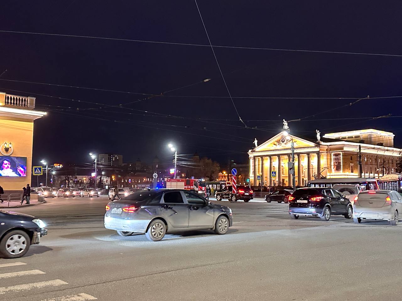 В центре Челябинска трамвай сбил пешехода В центре Челябинска трамвай сбил пешехода