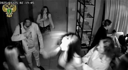 В баре Челябинска девушка разбила стеклянную кружку о лицо соперницы