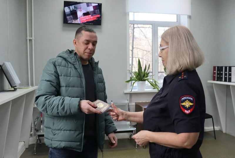В Озерске участнику СВО за один день восстановили утерянный паспорт