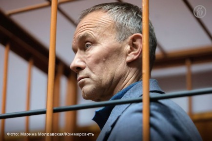 Центральный райсуд Челябинска продлил до 15 февраля срок содержания под стражей бывшему вице-губернатору Свердловской области Олегу Чемезову, обвиняемому в мошенничестве