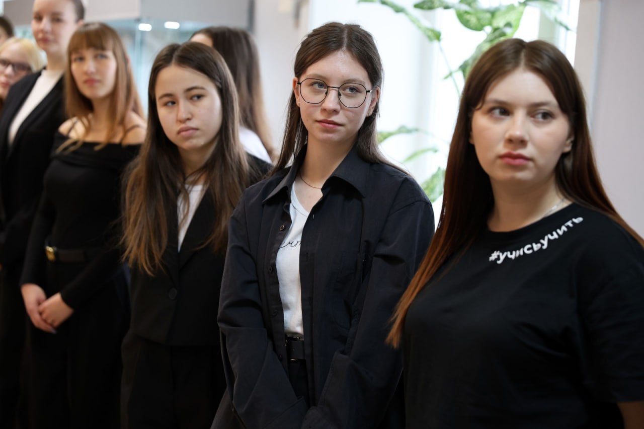 В Южно-Уральском государственном гуманитарно-педагогическом университете открылась фотовыставка Сергея Коляскина «Сила в правде» В Южно-Уральском государственном гуманитарно-педагогическом университете открылась фотовыставка Сергея Коляскина «Сила в правде»