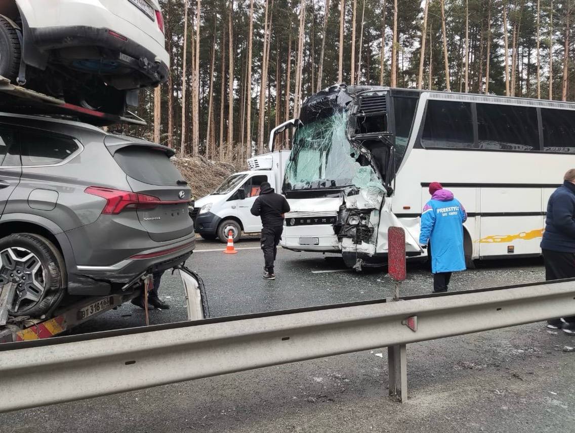 Госавтоинспекция устанавливает обстоятельства ДТП с участием автобуса Госавтоинспекция устанавливает обстоятельства ДТП с участием автобуса