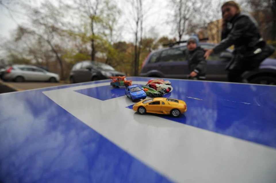 В Челябинске начали монтировать видеокамеры на будущих платных парковках