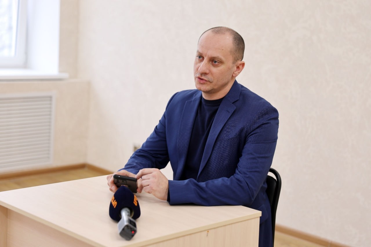 В Южно-Уральском государственном гуманитарно-педагогическом университете открылась фотовыставка Сергея Коляскина «Сила в правде» В Южно-Уральском государственном гуманитарно-педагогическом университете открылась фотовыставка Сергея Коляскина «Сила в правде»