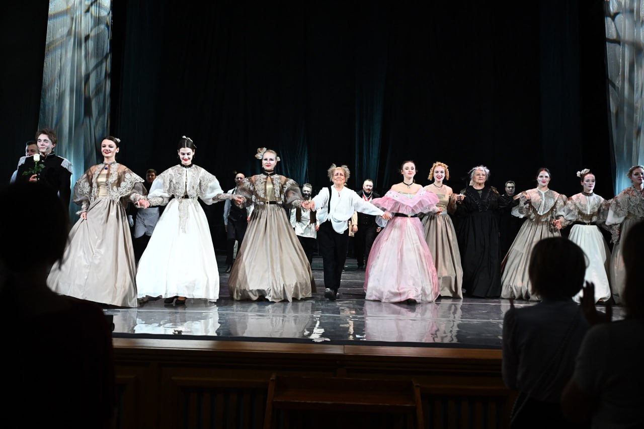 Алексей Текслер с супругой посетил Молодежный театр, визит был приурочен к 60-летнему юбилею театра Алексей Текслер с супругой посетил Молодежный театр, визит был приурочен к 60-летнему юбилею театра