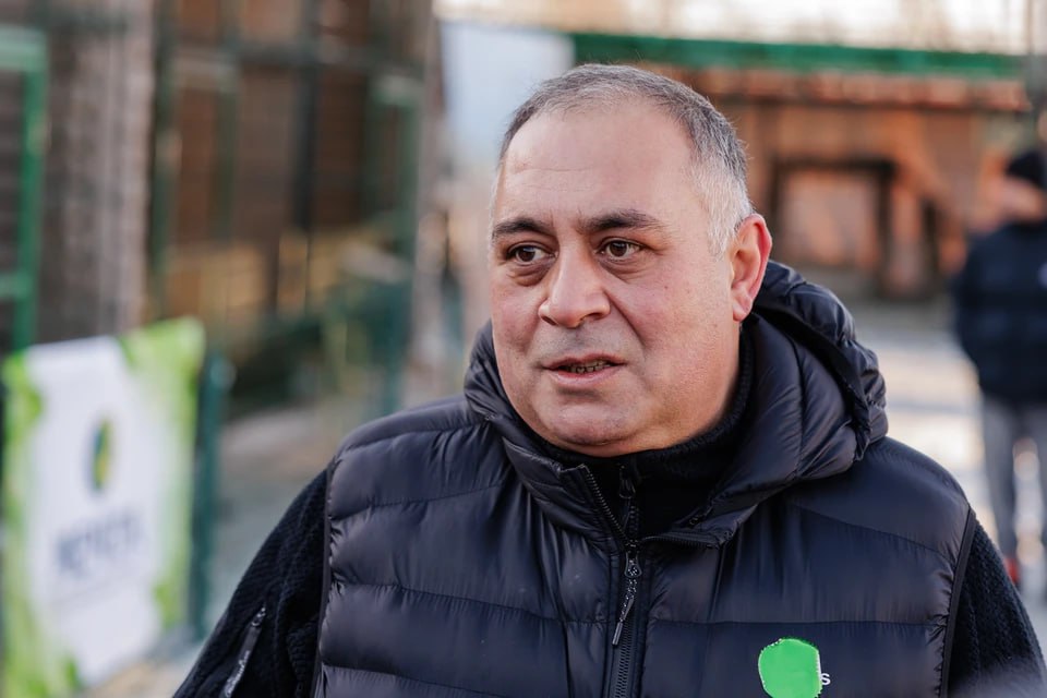 «Изымать и назначать плату»: Карен Даллакян предложил организовать штрафстоянки для бродячих коз и свиней