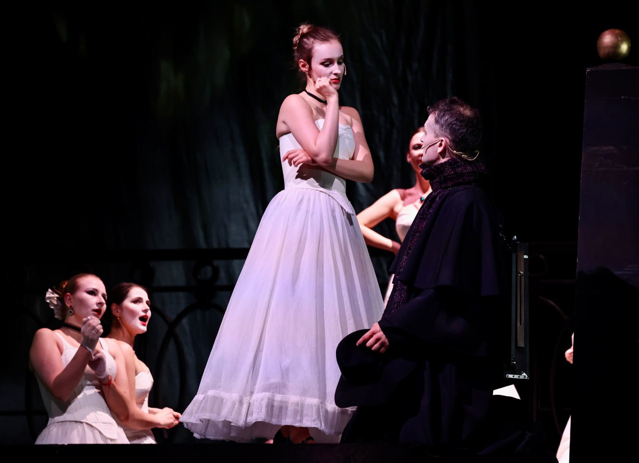 Алексей Текслер поздравил челябинский театр с «Золотой маской» Алексей Текслер поздравил челябинский театр с «Золотой маской»