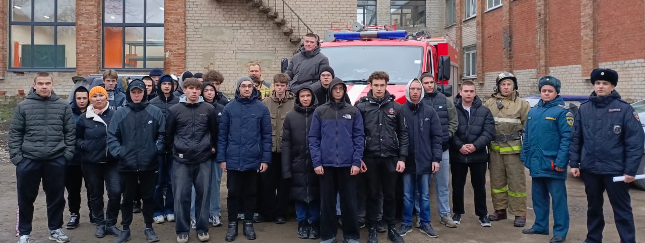 Госавтоинспекторы провели краш-курс по безопасности дорожного движения для студентов в Ашинском районе