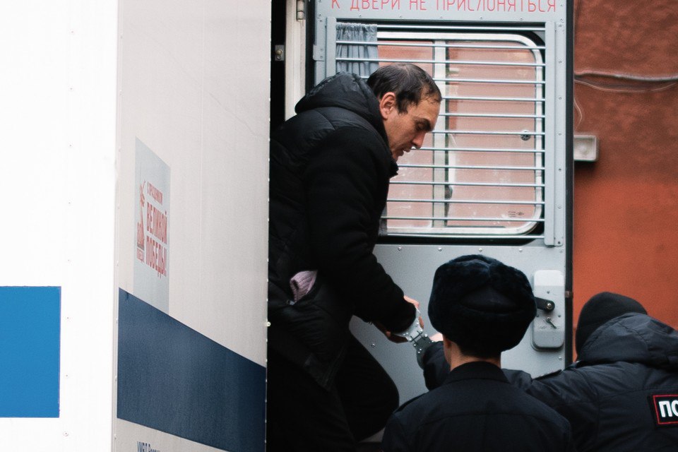 Центральный райсуд Челябинска заключил под стражу ряд руководителей ГУФСИН, которых задержали накануне по обвинению в коррупции