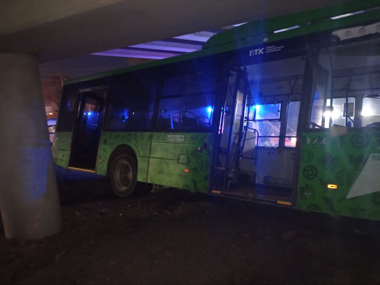 В Ленинском районе Челябинска произошло ДТП с участием пассажирского автобуса В Ленинском районе Челябинска произошло ДТП с участием пассажирского автобуса