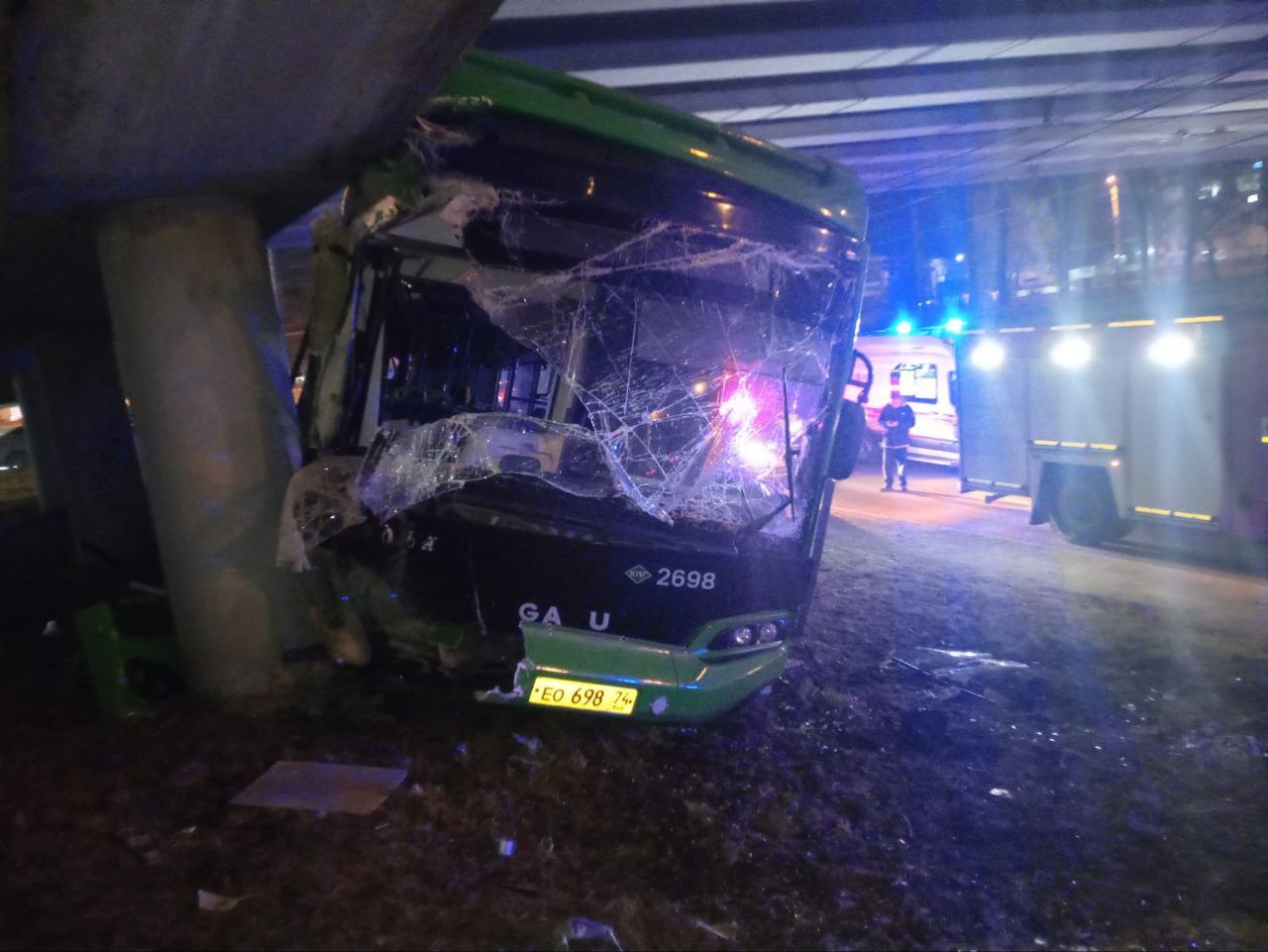 В Ленинском районе Челябинска произошло ДТП с участием пассажирского автобуса В Ленинском районе Челябинска произошло ДТП с участием пассажирского автобуса