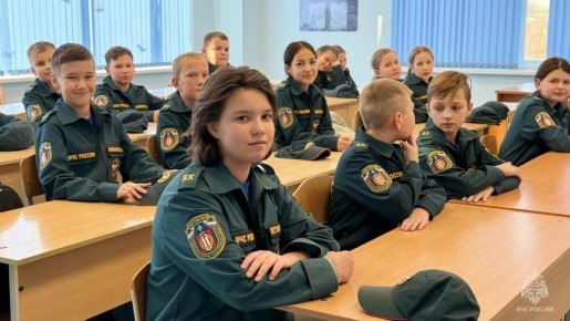 В ритме кадетской жизни. В кадетском классе МЧС России в МОУ СОШ №16 им. Героя РФ Ольги Сергеевны Качуры кипит насыщенная и интересная жизнь! Под чутким руководством наставника, капитана внутренней службы Дениса Андреевича...