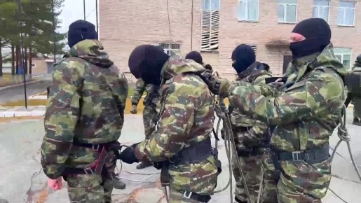 Протащили БТР весом 10 тонн на 35 метров