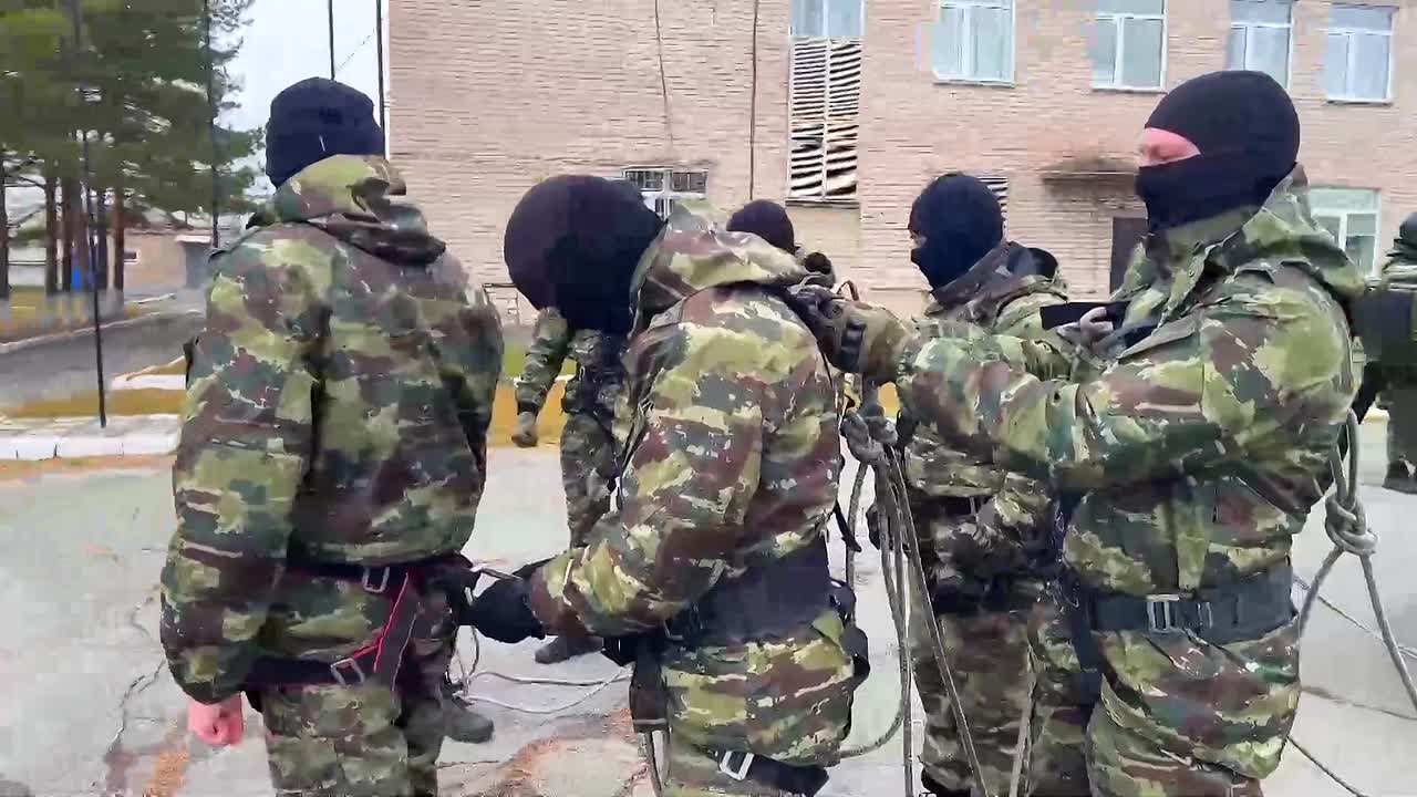 Протащили БТР весом 10 тонн на 35 метров