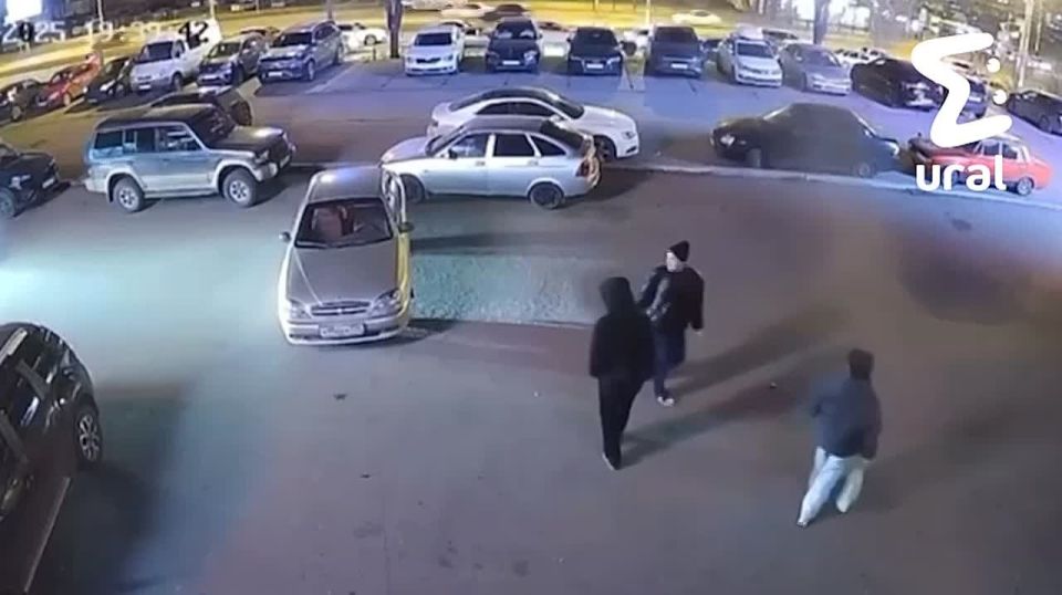 Спортсмен голыми руками остановил машину, сорвавшуюся с тормоза в Магнитогорске