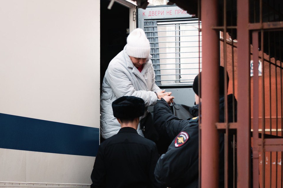 Центральный райсуд Челябинска заключил под стражу ряд руководителей ГУФСИН, которых задержали накануне по обвинению в коррупции Центральный райсуд Челябинска заключил под стражу ряд руководителей ГУФСИН, которых задержали накануне по обвинению в коррупции