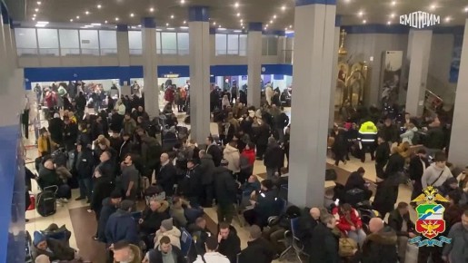 Более 700 человек застряли в аэропорту Норильска из-за непогоды